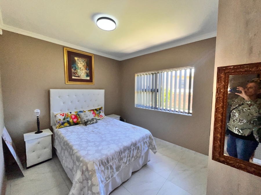 3 Bedroom Property for Sale in Wavecrest Eastern Cape